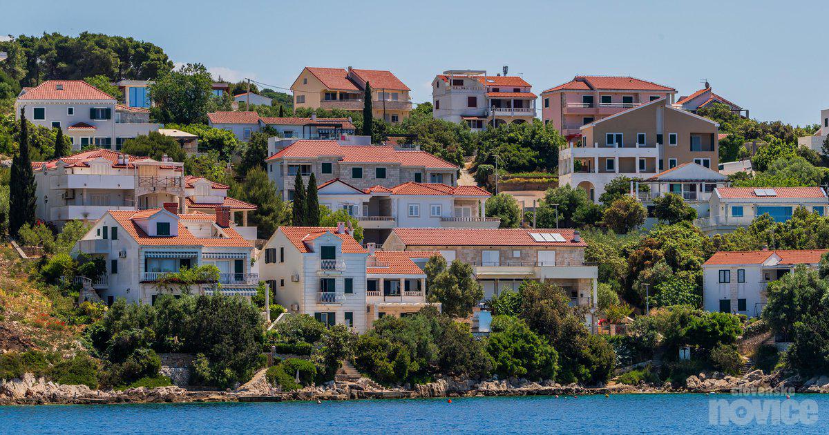 Strašen zločin v hrvaškem turističnem naselju, v apartmaju našli žensko truplo