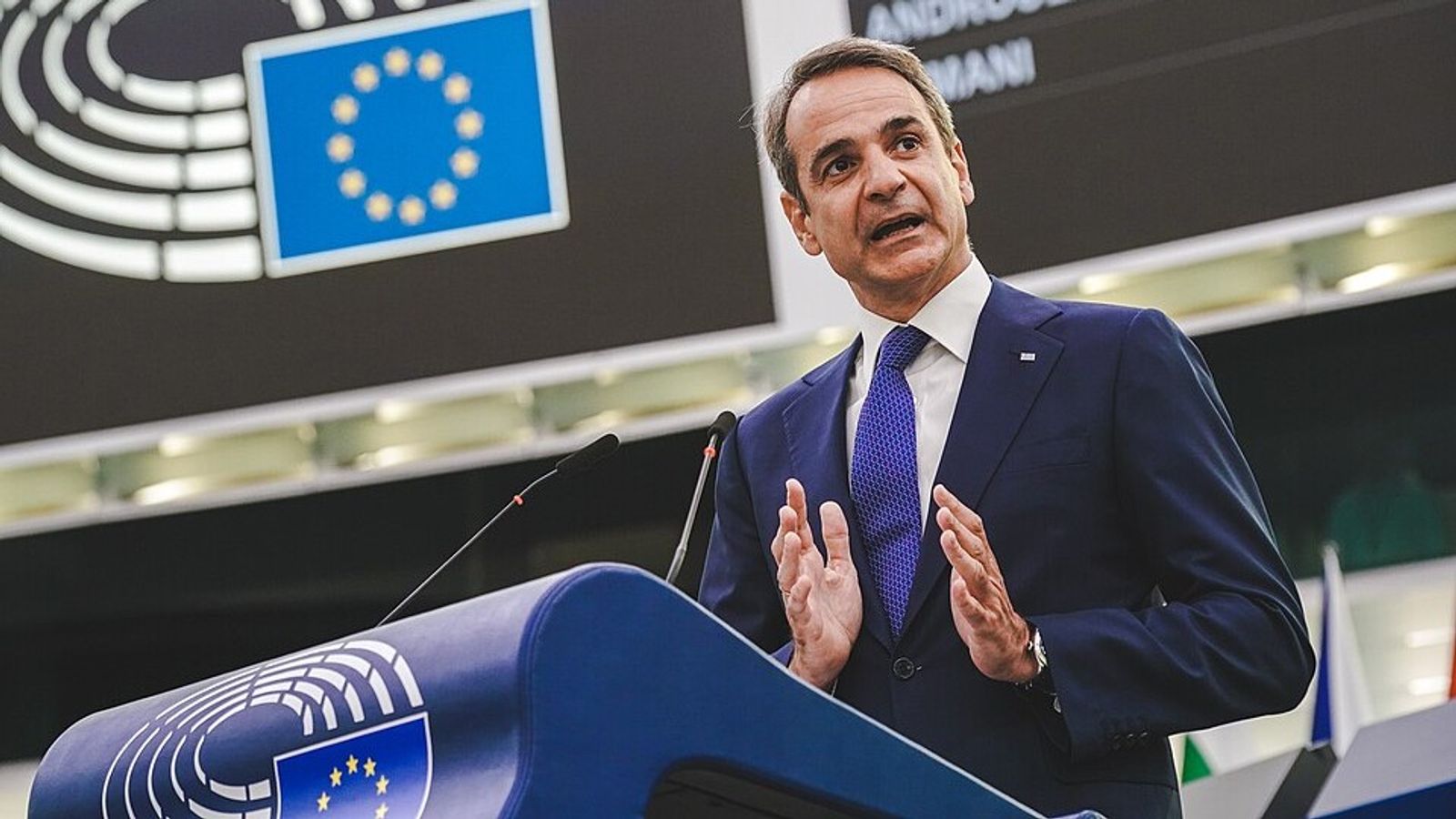 Greek government bans asylum applications from North Africa in collaboration with European Union