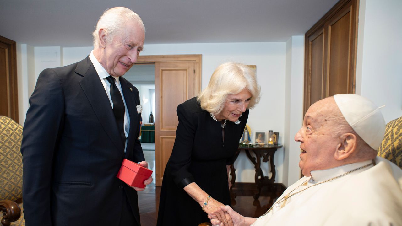JD Vance and King Charles, Among the Pope's Final Visitors, Express Condolences