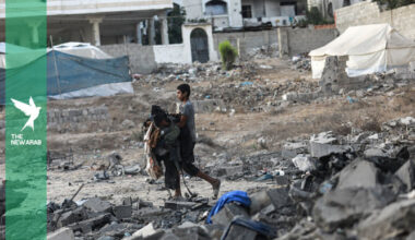 Hamas agrees to release 10 captives, says truce talks 'tough'