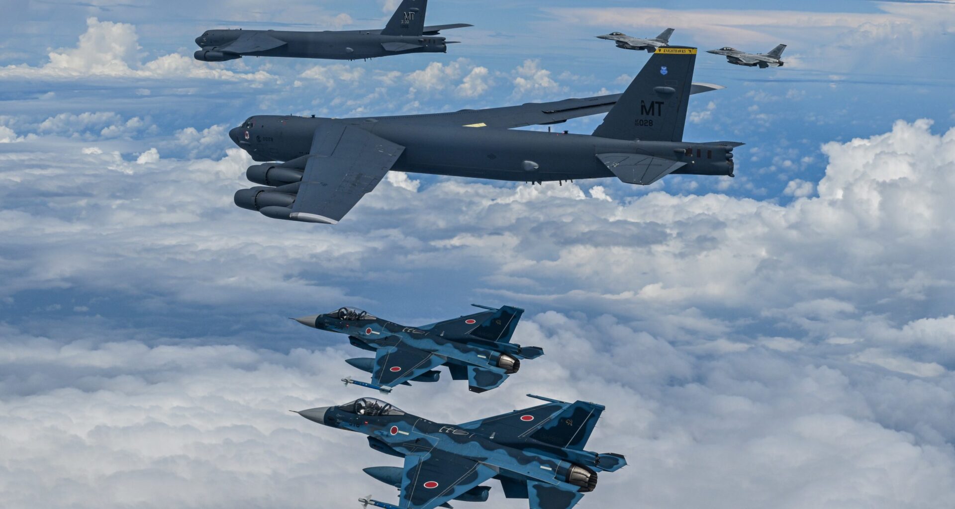 B-52s Escorted by S. Korean, Japanese Fighters as Defense Chiefs Meet