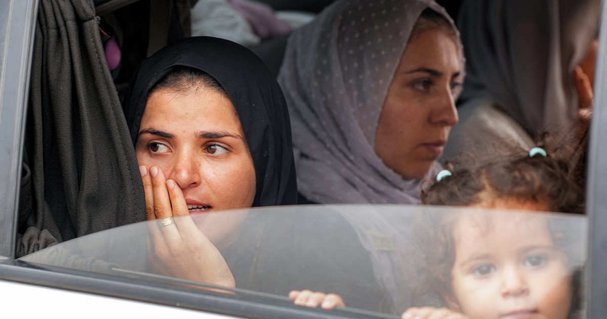Syrian government starts evacuating Bedouin families from Sweida in bid to end weeklong clashes