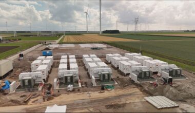 Omroep Flevoland - Nieuws - Grootste batterijpark van Nederland verrijst bij Dronten
