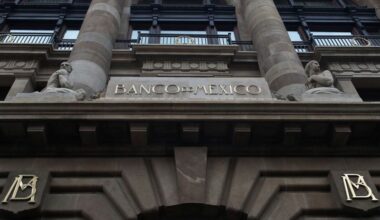 Mexico central bank board signals smaller rate cuts amid sticky inflation, weak economy