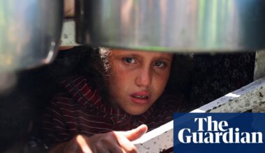 Dozens of former UK diplomats urge Starmer to recognise Palestinian state | Gaza