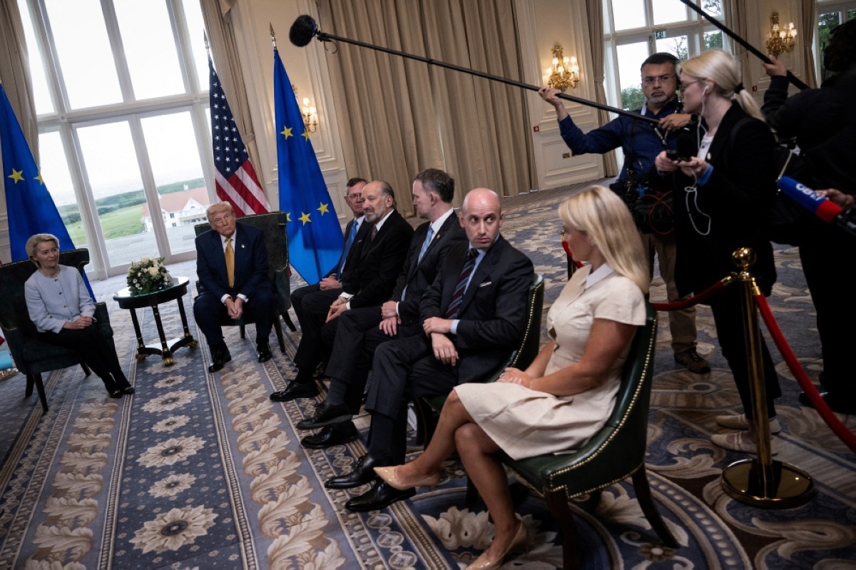 TURNBERRY: US President Donald Trump (right) and European Commission President Ursula von der Leyen (second right) speak to the press in Turnberry south west Scotland.-- AFP