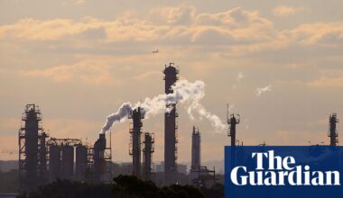 ‘Significant gap’ between Australian companies’ climate commitments and how they actually invest, analysts find | Business