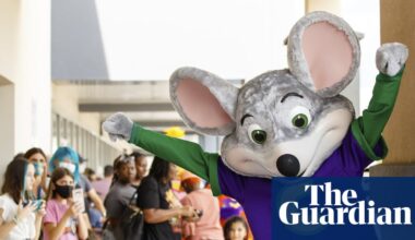 ‘Come with me, Chuck E’: Florida police arrest mascot for credit card fraud as children look on | Florida