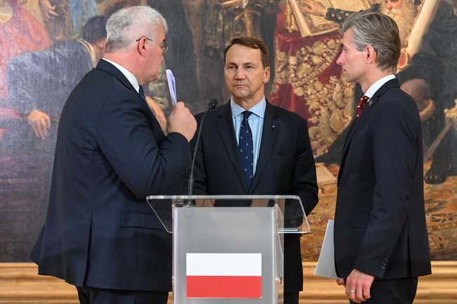 Ministrowie spraw zagranicznych Polski - Radosław Sikorski, Litwy - Kęstutis Budrys i Ukrainy - Andrij Sybiha podczas konferencji prasowej po spotkaniu