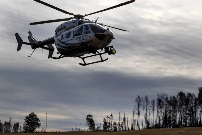 A helicopter with a thermal imaging camera searches for hidden pockets of embers at the forest fire on the Saalfelder Hoehe. Michael Reichel/dpa