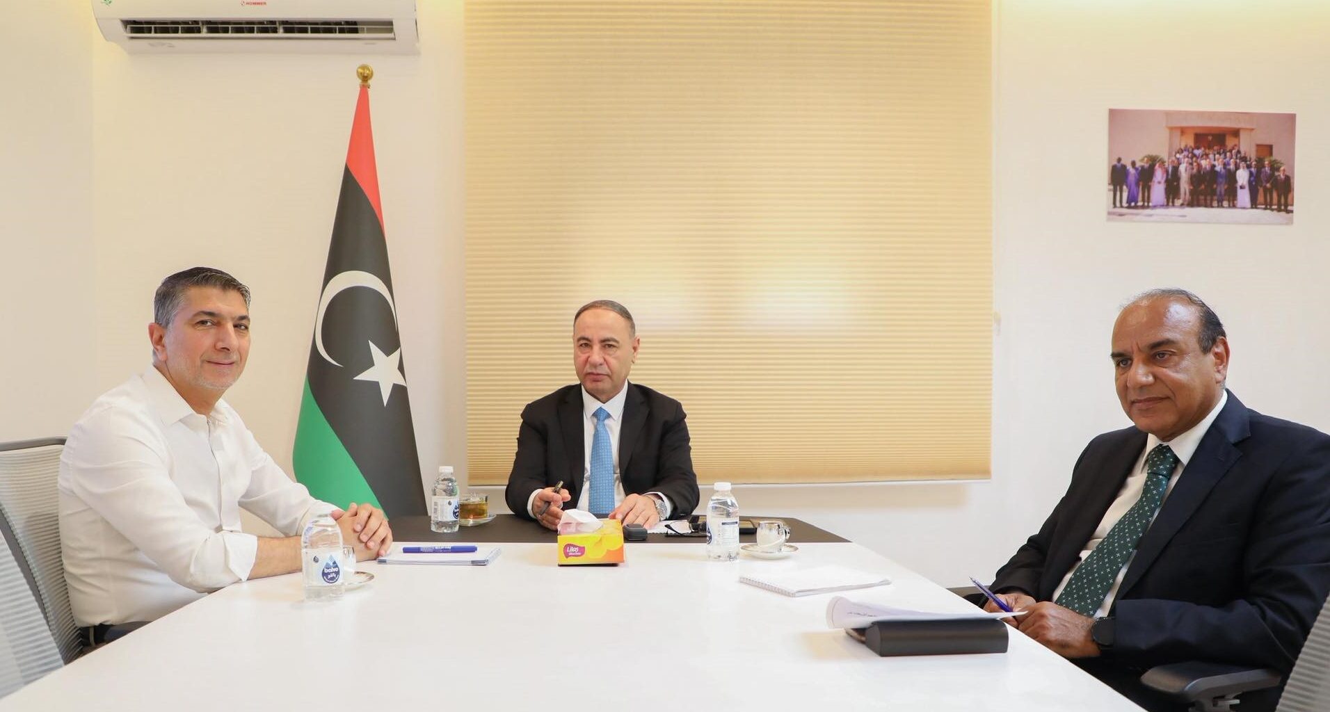 FM Al-Baour reviews consular services for citizens in Romania