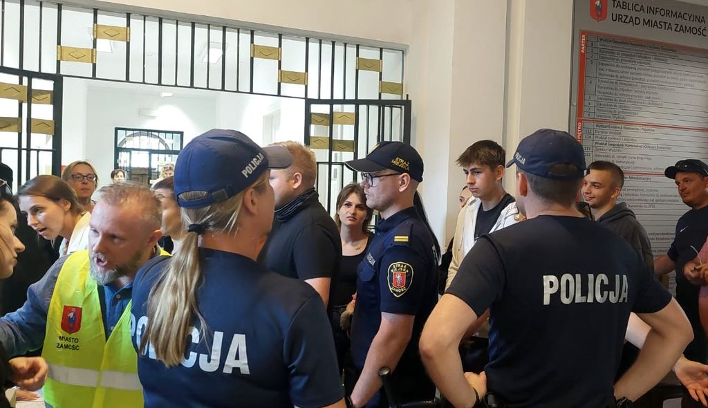 policjanci i uczestnicy ćwiczeń 