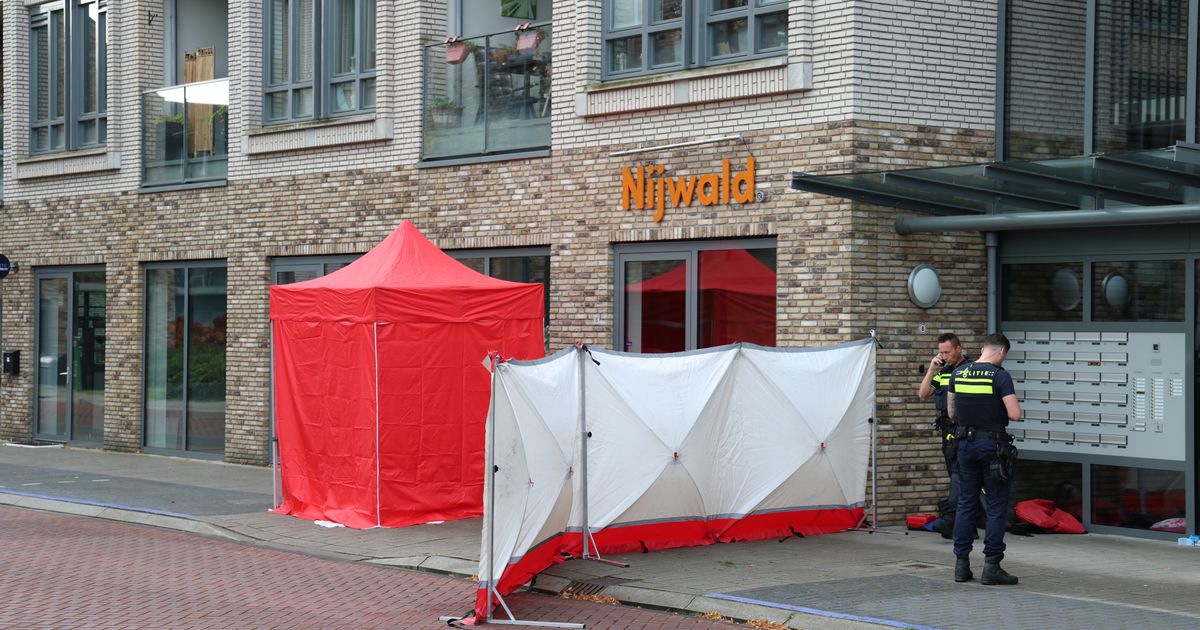 Man overleden en vrouw zwaargewond na steekincident in appartement Wierden