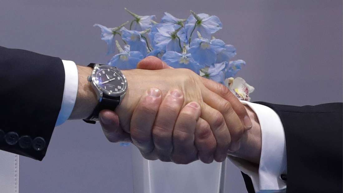 Donald Trumps Handschlag 