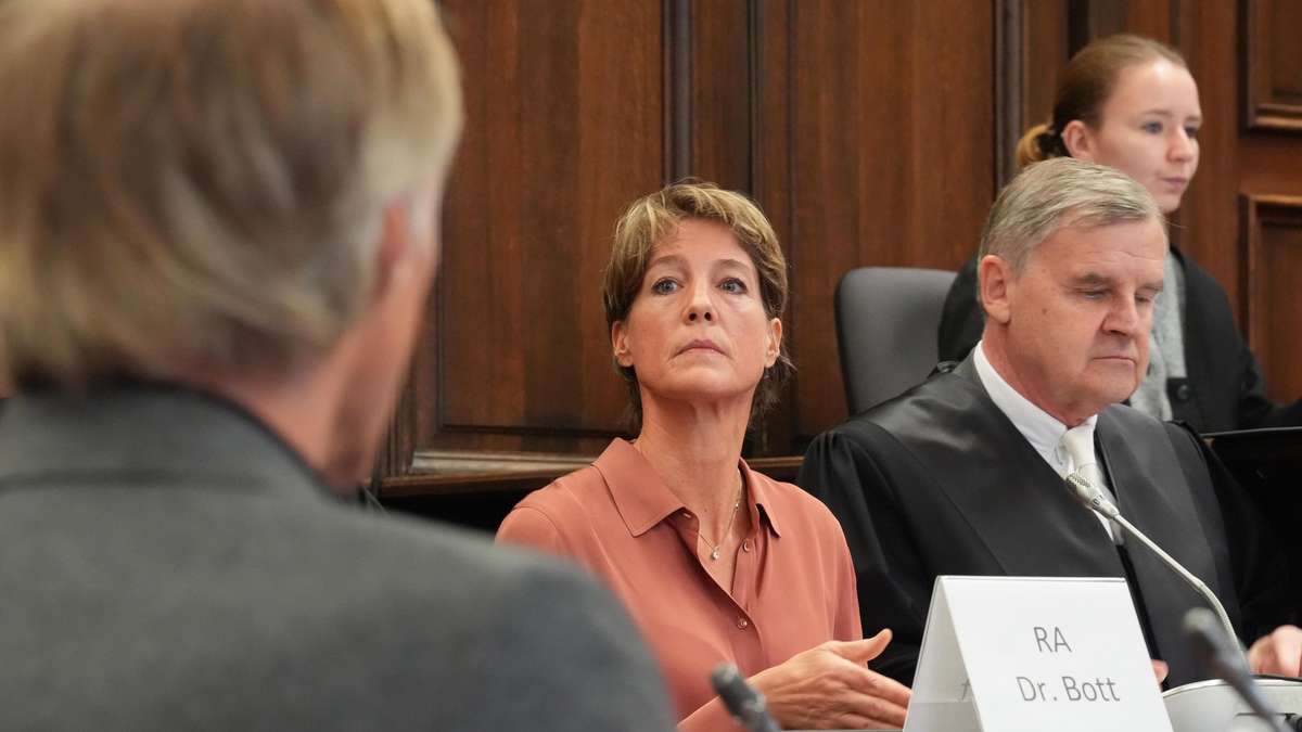 Richterin muss eingreifen – Anwalt gerät außer sich
