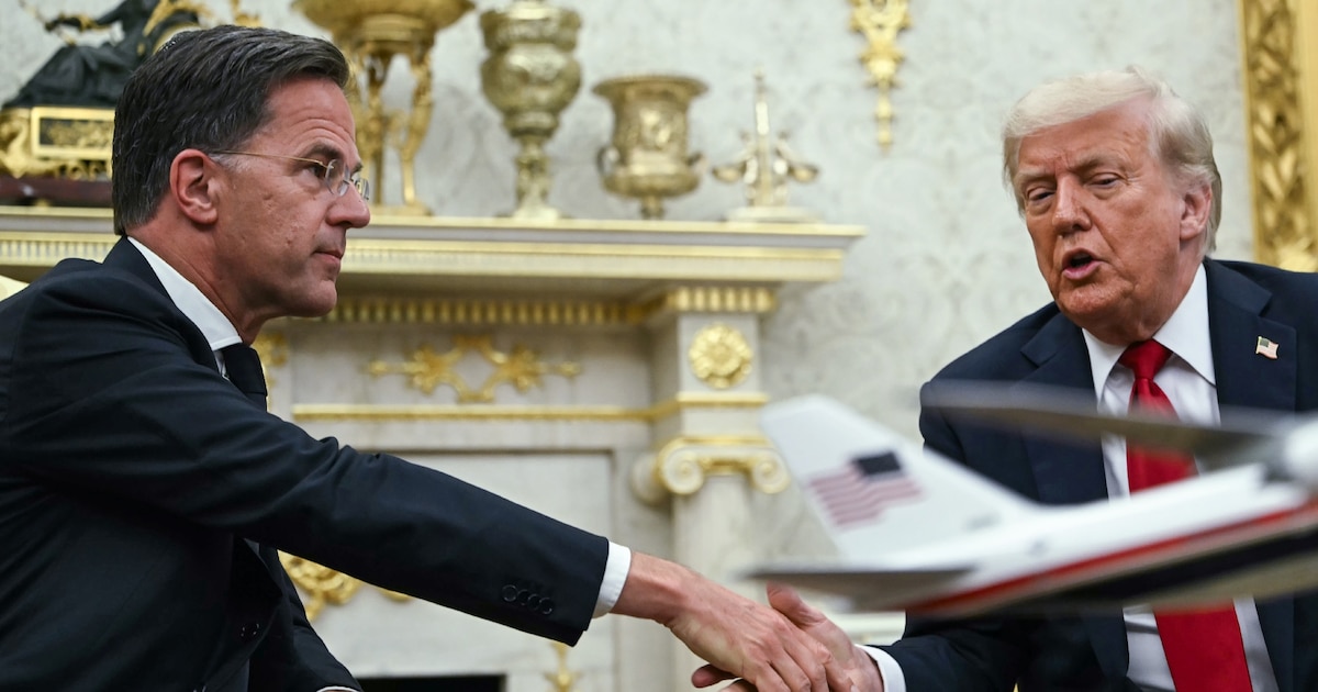 Mark Rutte, à gauche, Donald Trump, à droite, à la Maison Blanche, le 14 juillet 2025