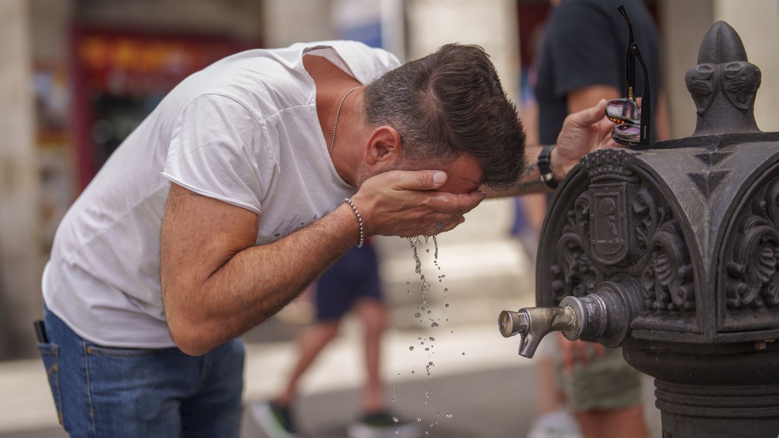 European heatwave threatens the lives of thousands