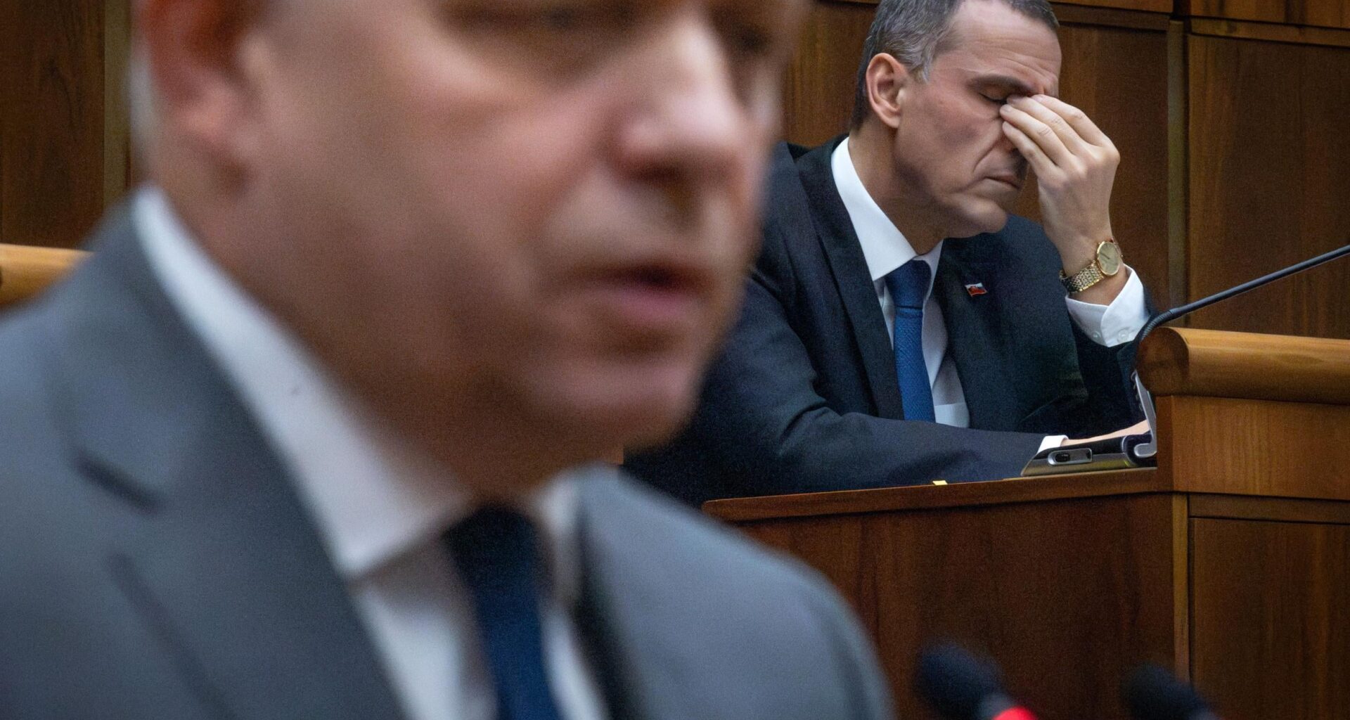 Štátna mafia v najlepšej kondícii: Policajta Vargu, ktorý vyšetroval Fica a Žilinku po prepustení z cely vysadili v nočnom Brezne, 150 kilometrov od domova. Musela poňho prísť manželka