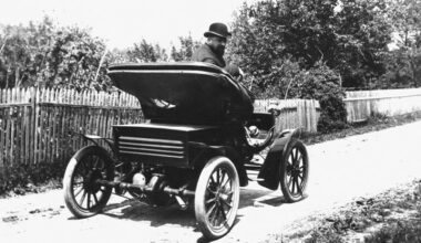 27. srpnja 1910. - Ferdinand Budicki postao je prvi čovjek u Hrvatskoj koji je položio vozački ispit i dobio vozačku dozvolu.