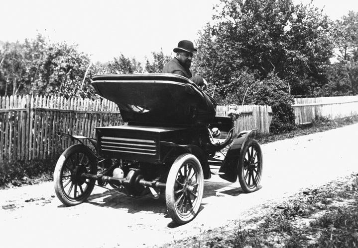 27. srpnja 1910. - Ferdinand Budicki postao je prvi čovjek u Hrvatskoj koji je položio vozački ispit i dobio vozačku dozvolu.
