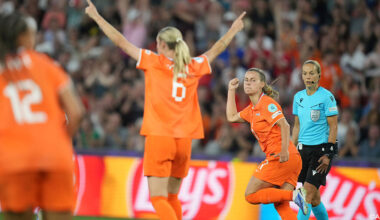 LIVESTREAM - Nederlandse hoop groeit weer helemaal: Oranje klimt op voorsprong na knullige Franse owngoal
