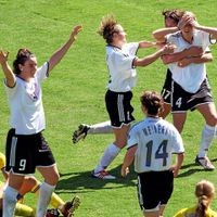 Weltmeisterinnen! Nia Künzer (rechts) schlägt die Hände vors Gesicht nach ihrem Treffer zum WM-Triumph 2003.