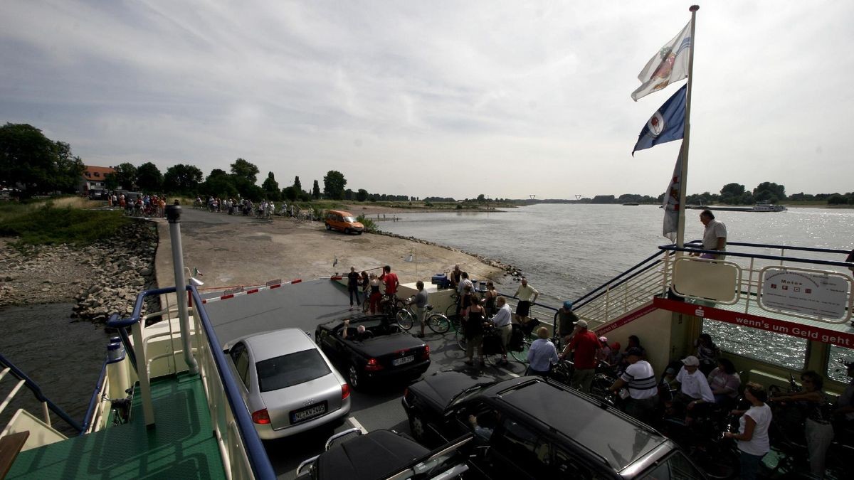 Die Nato-Rampe in Düsseldorf-Kaiserswerth ist an den Rheinfährbetrieb Schäfer verpachtet. (Archiv-Bild) Die Nato-Rampe in Düsseldorf-Kaiserswerth ist an den Rheinfährbetrieb Schäfer verpachtet. (Archiv-Bild)