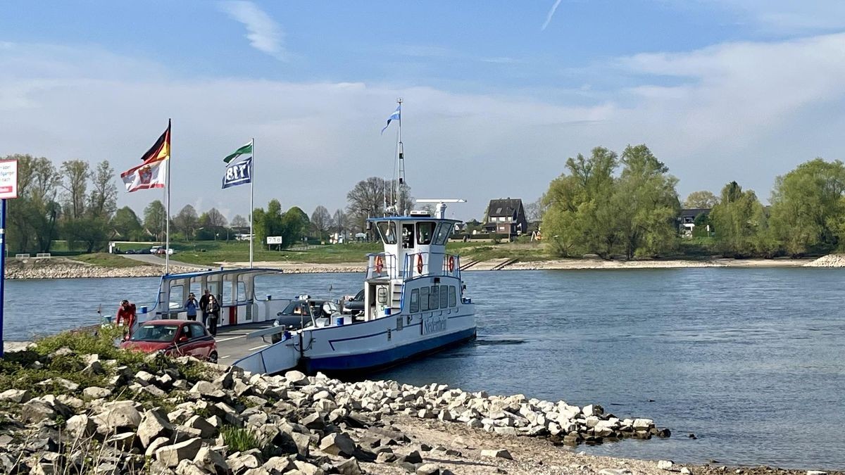 In Düsseldorf-Urdenbach wird die Nato-Rampe vom Fährbetrieb Jansen & Söhne genutzt. In Düsseldorf-Urdenbach wird die Nato-Rampe vom Fährbetrieb Jansen & Söhne genutzt.