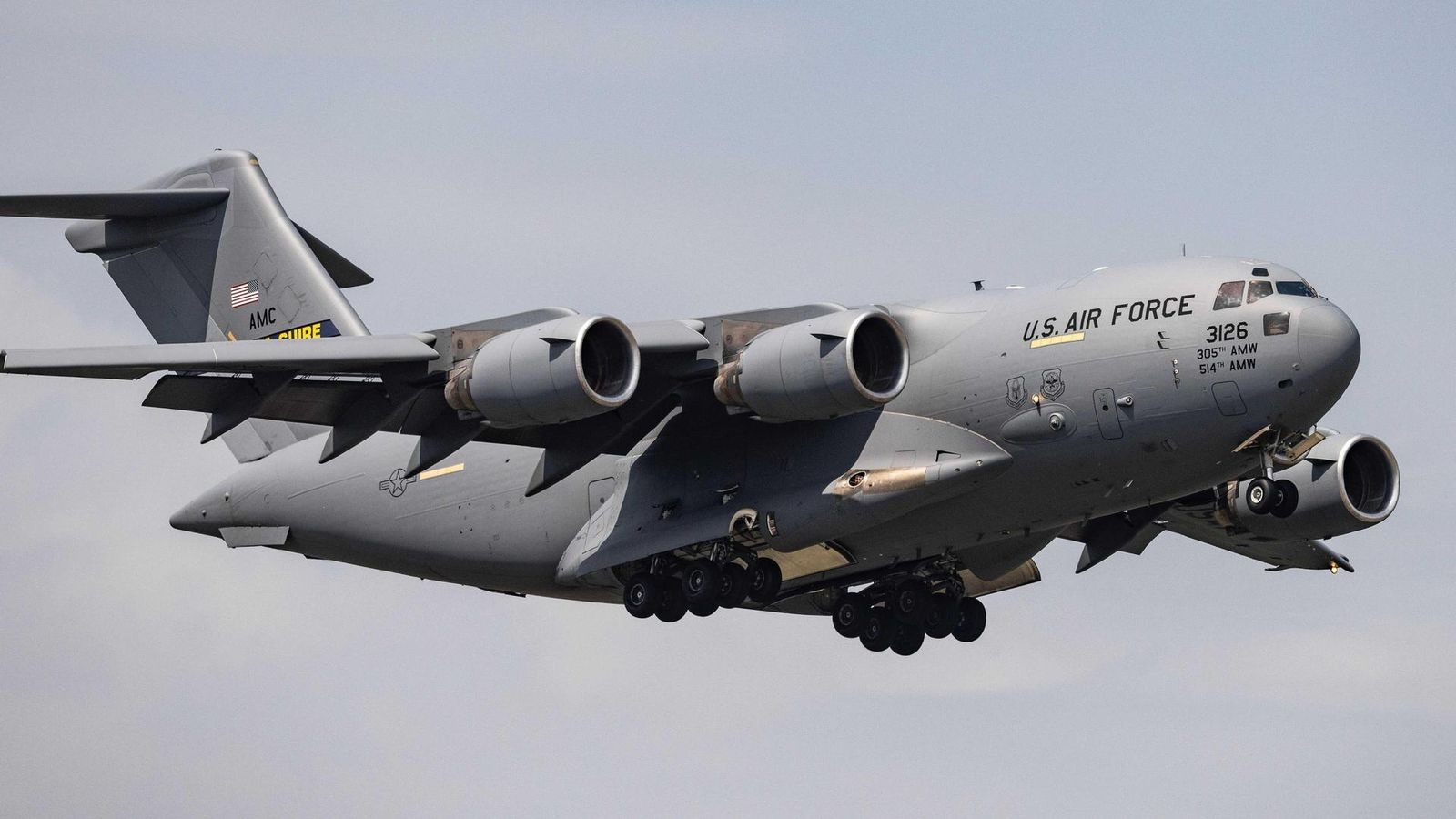 US-Boeing fliegt nach England – mit brisanter Fracht?