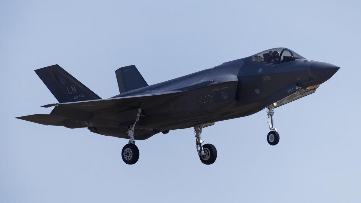 Plane Enthusiasts Gather To Watch Fighter Jets At RAF Lakenheath