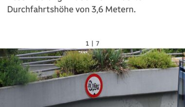 Über der Höhenbeschränkung der eingestürzten Brücke in Linz klebte ein Fußball-Sticker