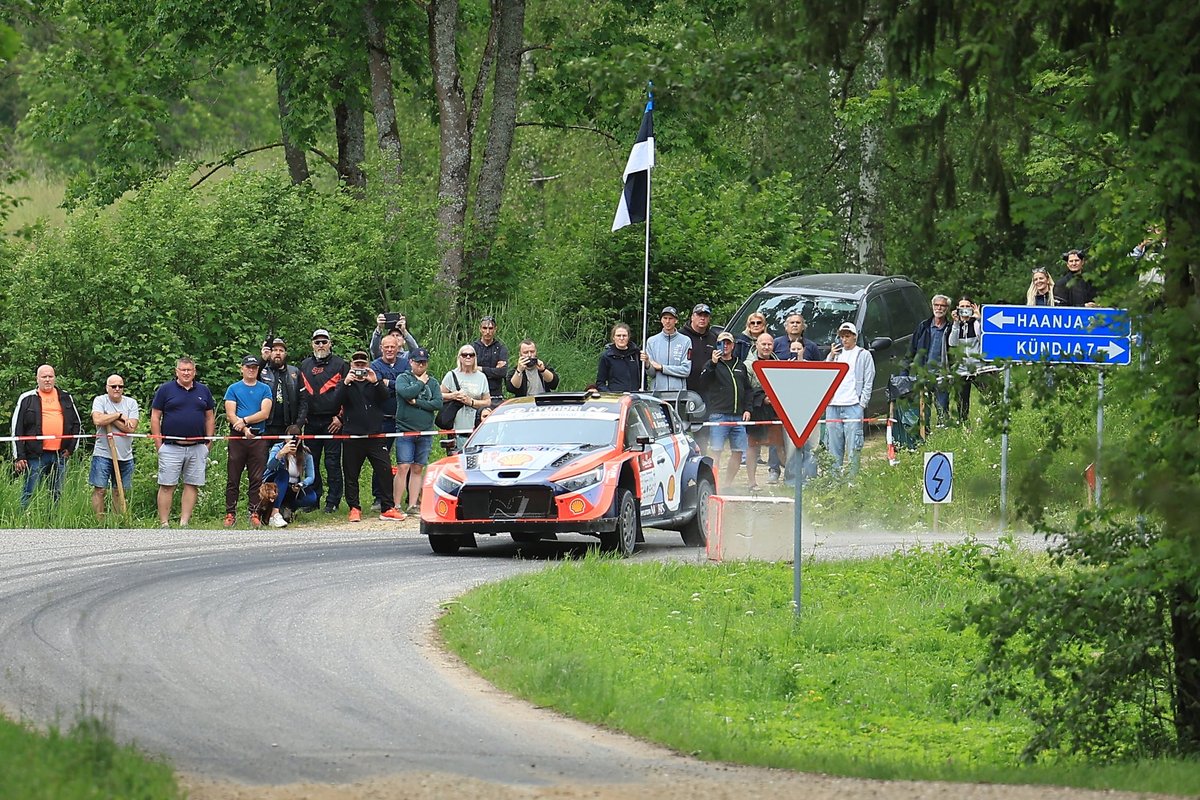 FOTOD | Ott Tänak võitis kindlalt Lõuna-Eesti ralli, aga kas tal šampust pritsida lubatakse?