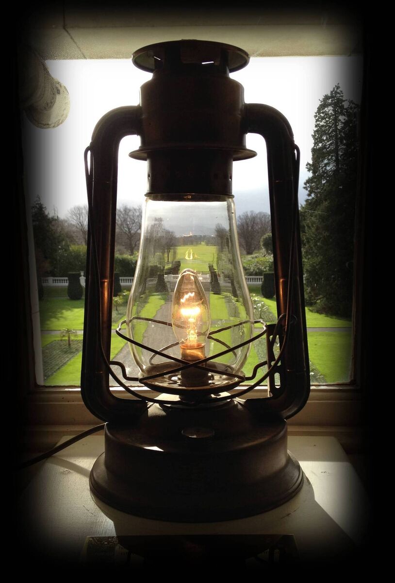 The light that shines from an upstairs window at Áras an Uachtaráin. The light is a symbolic beacon, lighting the way for Irish emigrants and their descendants, welcoming them home.