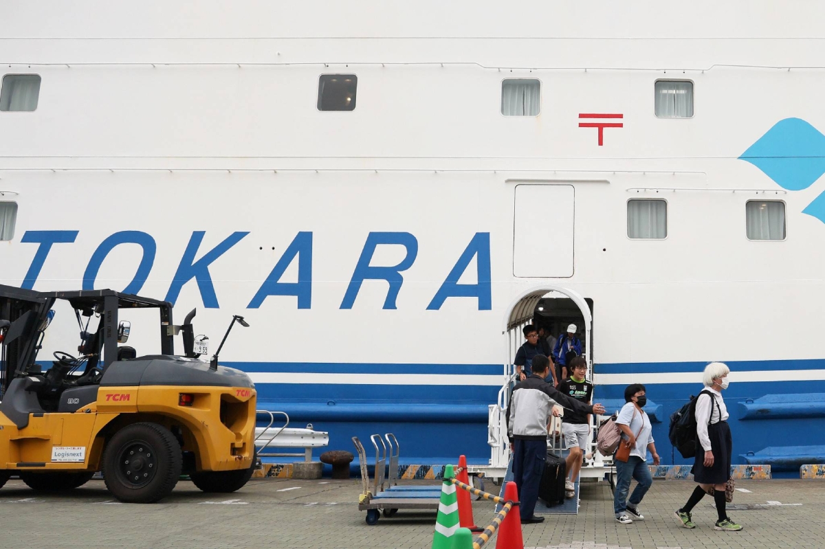 More residents evacuate quake-hit remote islands in Japan
