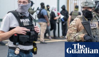 Democratic senators introduce bill to prohibit ICE agents from wearing masks