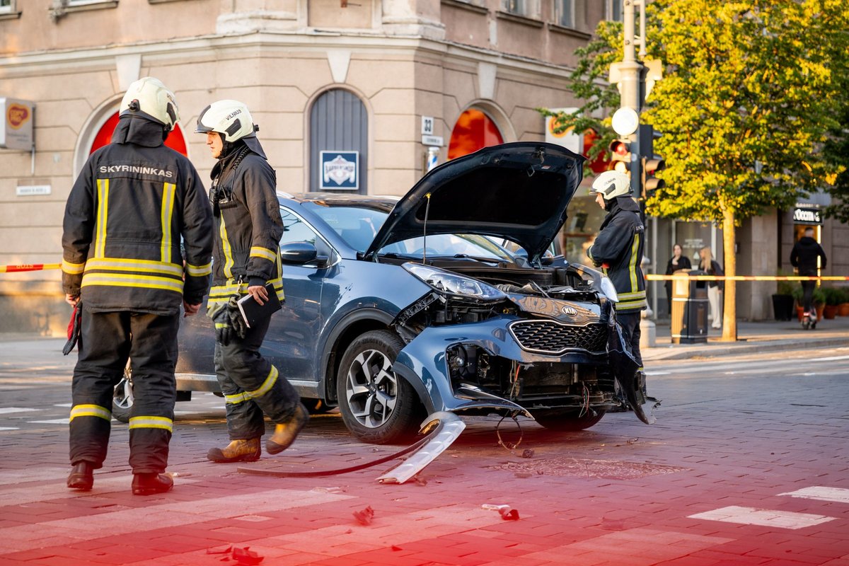 Vilniuje per gaudynes į avariją pateko policijos automobilis