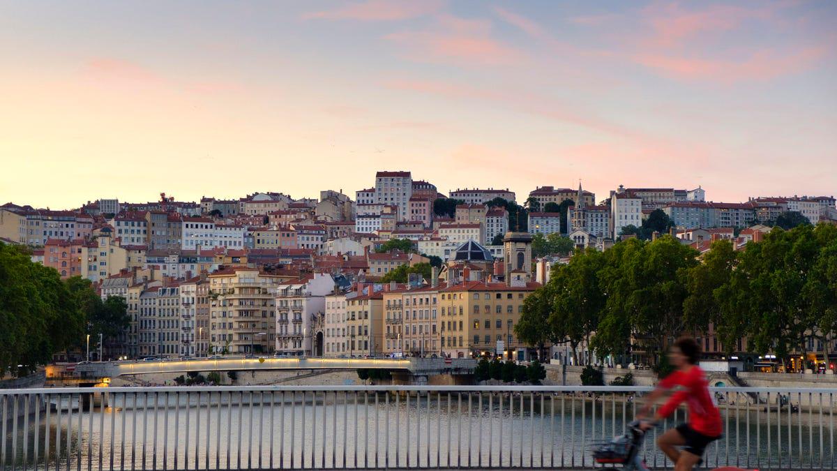 Lyon city is dumping Microsoft Office and Windows for OnlyOffice and Linux