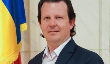 VIDEO Cum gândeşte un deputat SOS România, fost lider al Noii Drepte, la HotSpot. Jurnalistul HotNews: „Vă rog să răspundeți la întrebări” / „Puteți tăia microfonul, eu părăsesc studioul”