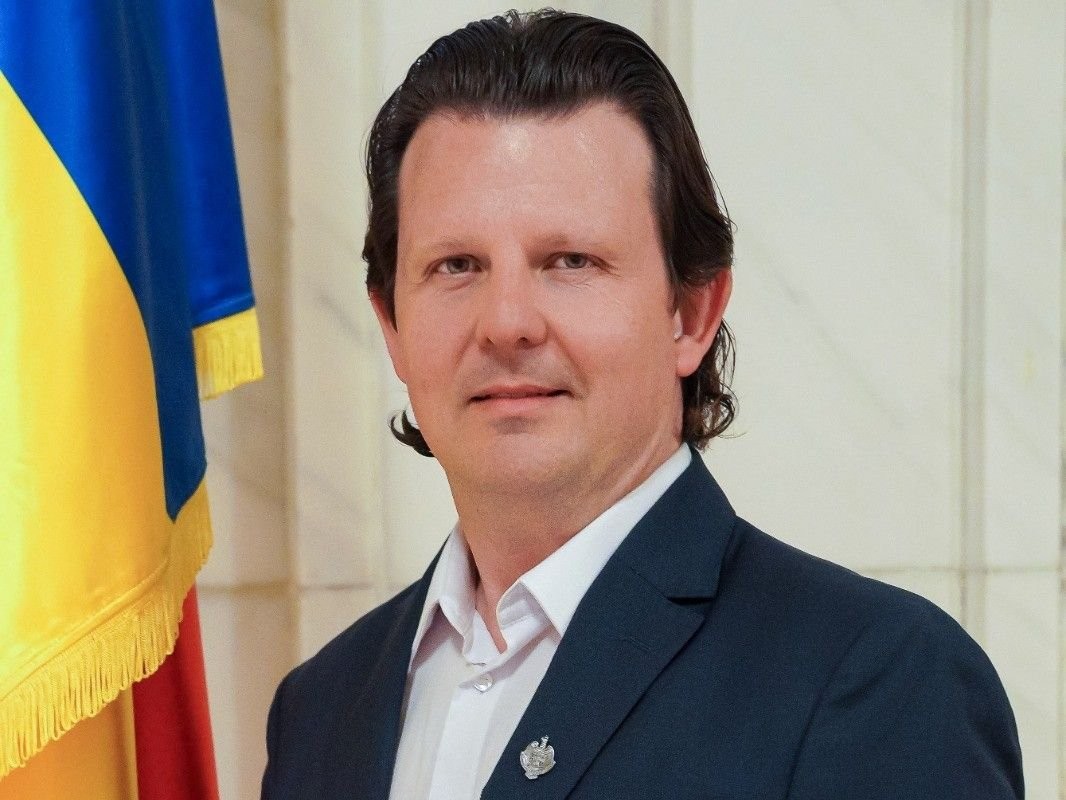 VIDEO Cum gândeşte un deputat SOS România, fost lider al Noii Drepte, la HotSpot. Jurnalistul HotNews: „Vă rog să răspundeți la întrebări” / „Puteți tăia microfonul, eu părăsesc studioul”