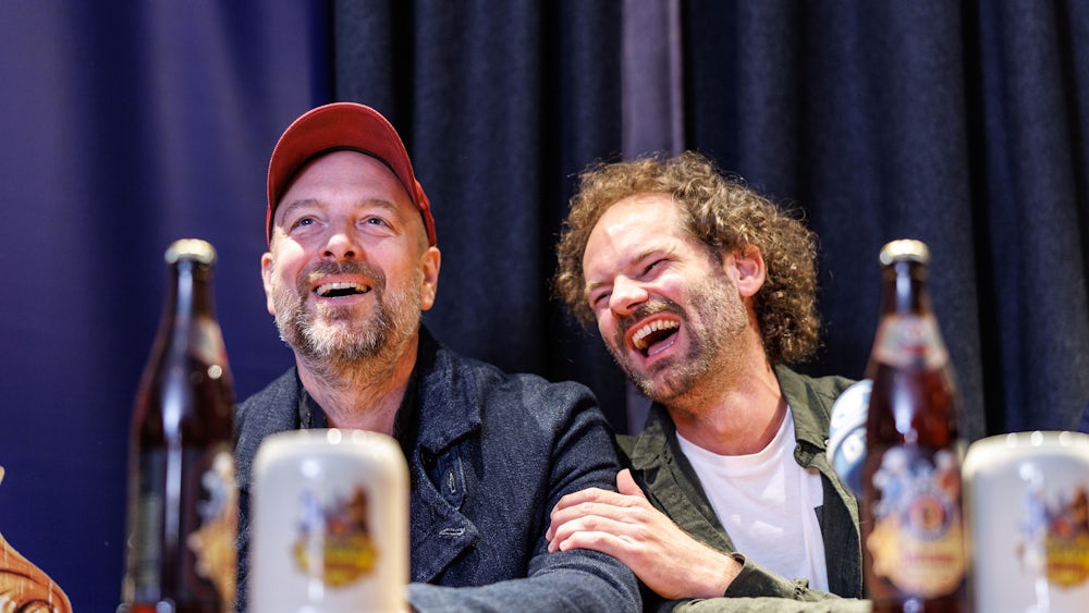 „Viel Freude“ wünscht Maxi Schafroth (rechts) seinem Nachfolger Stephan Zinner.