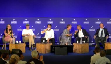 The Governor of the Bank of France wore a hat with the inscription "Make Europe Great Again"