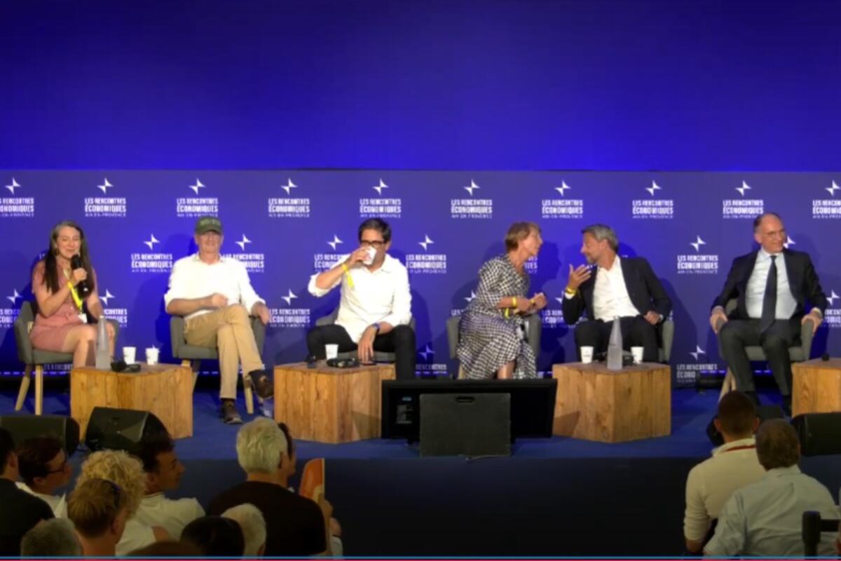 The Governor of the Bank of France wore a hat with the inscription "Make Europe Great Again"