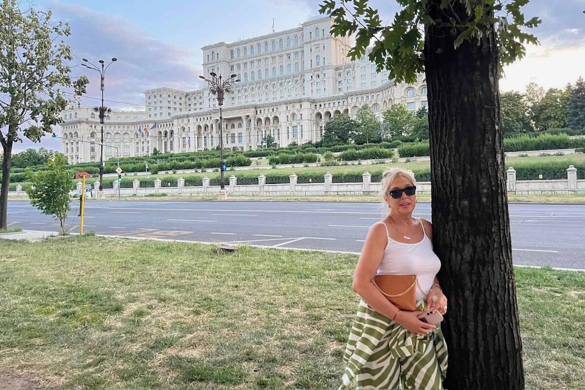 They returned her lost bag with all her documents and money