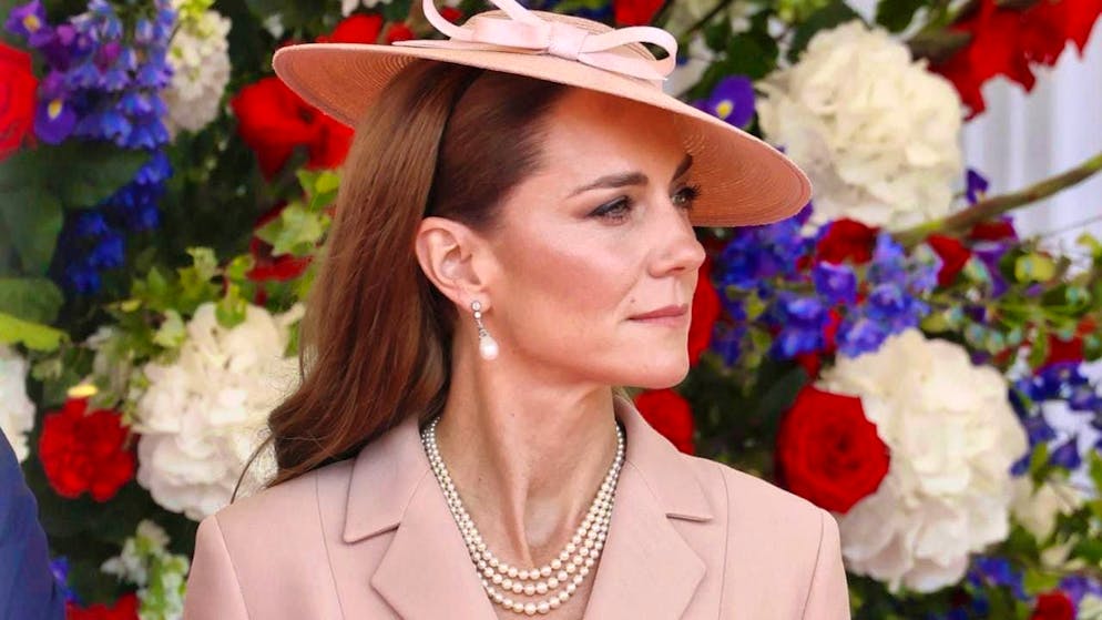 Kate, Princess of Wales, awaits the arrival of French President Macron and his wife Brigitte in Windsor. Photo: Chris Jackson/Getty Pool/AP/dpa