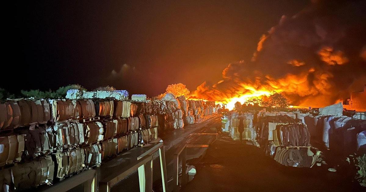 'Major' fire breaks out in two Ħal Far factories, no injuries
