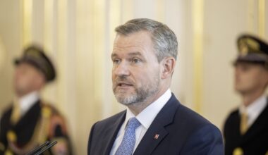 Pellegrini reaguje na snahu SNS znížiť mu plat