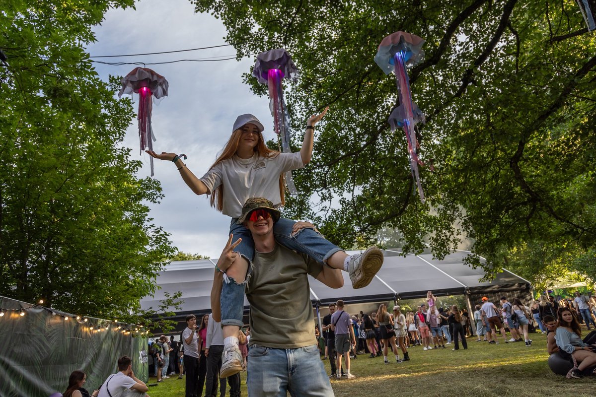 FOTOD | Möllu ja lõbu kui palju! Beach Grindi teise päeva pidutsejad lustisid päikselises Pärnus täiel rinnal