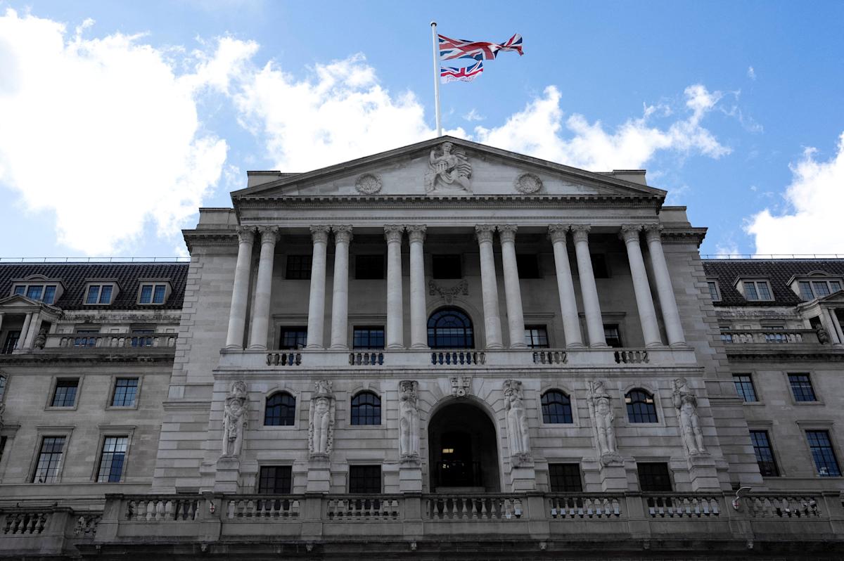 IMF wants Bank of England to ease interest rates 'gradually'
