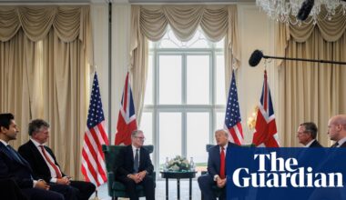 Trump uses press conference with Starmer to boost his golf business | Donald Trump