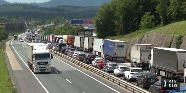 V prometni nesreči v bližini Slovenskih Konjic umrlo pet ljudi